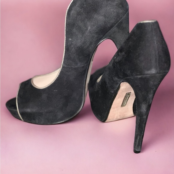 Suede peep toe pumps with gold trim. - Picture 2 of 7